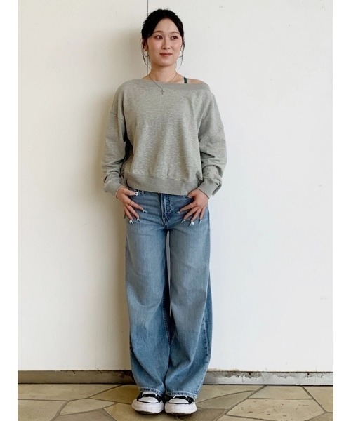 GAP(ギャップ)の「ヴィンテージソフト フレンチテリー オーバーサイズ オープンネックライン クロップド スウェットシャツ(スウェット・レディース・ホワイト/ブラック/グレー・XXS/XL/L/M/XS/S)」の9枚目の写真