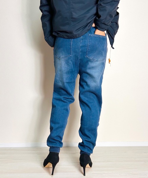 BEATJIVE(ビートジャイブ)の「裏起毛 デニム ジョガーパンツ ストレッチ(デニムパンツ・レディース・ネイビー/ブルー・2/3)」の12枚目の写真