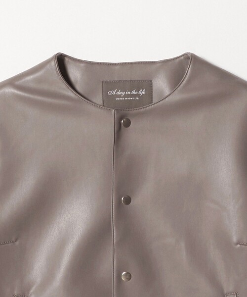 A DAY IN THE LIFE UNITED ARROWS(アデイインザライフユナイテッドアローズ)の「レザーライク ブルゾン <A DAY IN THE LIFE>(ライダースジャケット・レディース・グレー系/ブラック・FREE)」の11枚目の写真