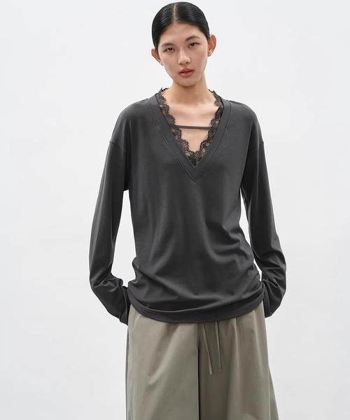 EIGHTHMONTH(エイスマンス)の「Vネックレーストップス EM26s023【EIGHTHMONTH】(Tシャツ/カットソー・レディース・グレー/ブラック・S/M)」の4枚目の写真