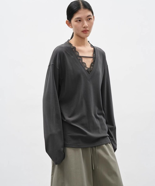 EIGHTHMONTH(エイスマンス)の「Vネックレーストップス EM26s023【EIGHTHMONTH】(Tシャツ/カットソー・レディース・グレー/ブラック・S/M)」の5枚目の写真