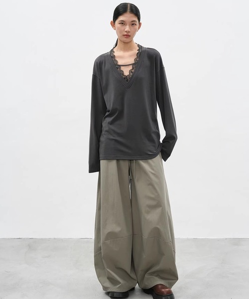 EIGHTHMONTH(エイスマンス)の「Vネックレーストップス EM26s023【EIGHTHMONTH】(Tシャツ/カットソー・レディース・グレー/ブラック・S/M)」の12枚目の写真