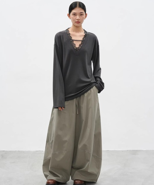 EIGHTHMONTH(エイスマンス)の「Vネックレーストップス EM26s023【EIGHTHMONTH】(Tシャツ/カットソー・レディース・グレー/ブラック・S/M)」の13枚目の写真