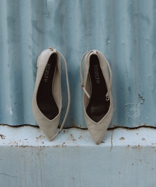 et.UNiVER（エトユニベール）の「Sparkle chunky pumps（パンプス・レディース・ブラック/ベージュ/グレー・LL/L/M/S）」の3枚目の写真