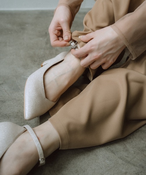 et.UNiVER（エトユニベール）の「Sparkle chunky pumps（パンプス・レディース・ブラック/ベージュ/グレー・LL/L/M/S）」の6枚目の写真