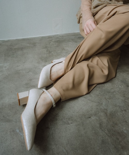 et.UNiVER（エトユニベール）の「Sparkle chunky pumps（パンプス・レディース・ブラック/ベージュ/グレー・LL/L/M/S）」の18枚目の写真