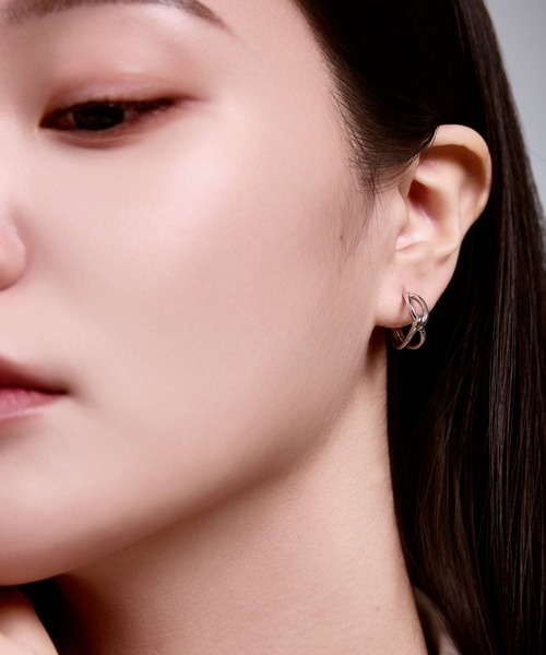 Lyvi(ライビィ)の「Knotted Line Hoop Pierce / 金属アレルギー対応(ピアス(両耳用)・レディース・シルバー/ゴールド・FREE)」の3枚目の写真