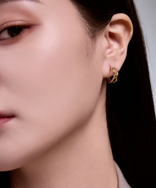 Lyvi(ライビィ)の「Knotted Line Hoop Pierce / 金属アレルギー対応(ピアス(両耳用)・レディース・シルバー/ゴールド・FREE)」の4枚目の写真