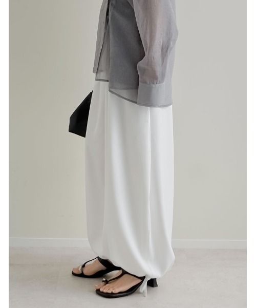 Re:EDIT（リエディ）の「[2026S/S COLLECTION][低身長/高身長サイズ有]マットサテン裾ドロストバルーンワイドパンツ（その他パンツ・レディース・モカ/ピンク/アイボリー/ブラック・LARGE/TALL/MEDIUM/SHORT）」の16枚目の写真