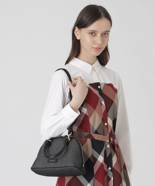 BLUE LABEL CRESTBRIDGE（ブルーレーベルクレストブリッジ）の「ブガッティバッグ（ショルダーバッグ・レディース・ブラック・FREE）」の2枚目の写真