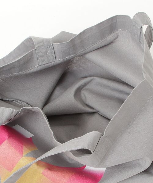 GOAT（ゴート）の「［GOAT］× [uesatsu]  PINK FLOWER TOTE BAG（トートバッグ・レディース・グレー・F）」の5枚目の写真