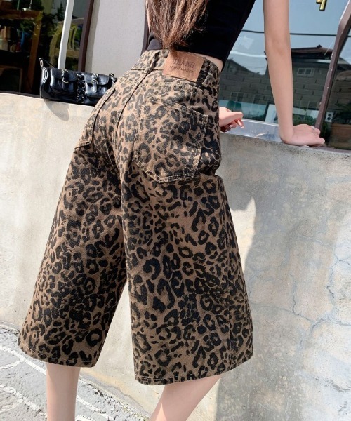 Ritzy(リッツィー)の「レオパード デニム ショーツ(その他パンツ・レディース・レオパード・S/M/L)」の2枚目の写真