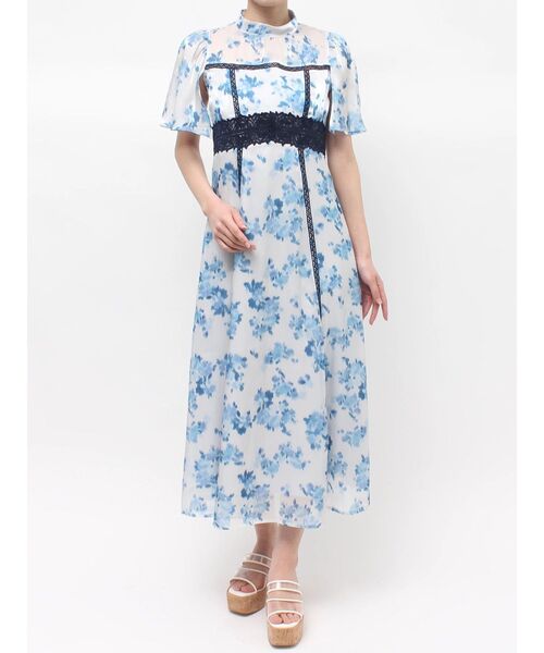 MERCURYDUO(マーキュリーデュオ)の「シャイニープリントレースブロッキングワンピース(ワンピース・レディース・アイボリー/ブルー・MEDIUM/SMALL)」の2枚目の写真