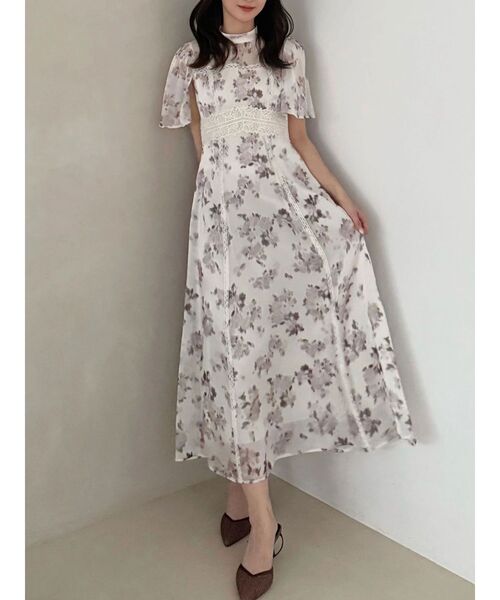 MERCURYDUO(マーキュリーデュオ)の「シャイニープリントレースブロッキングワンピース(ワンピース・レディース・アイボリー/ブルー・MEDIUM/SMALL)」の3枚目の写真