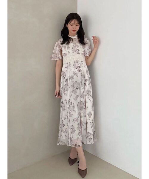 MERCURYDUO(マーキュリーデュオ)の「シャイニープリントレースブロッキングワンピース(ワンピース・レディース・アイボリー/ブルー・MEDIUM/SMALL)」の5枚目の写真