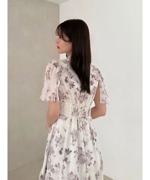 MERCURYDUO(マーキュリーデュオ)の「シャイニープリントレースブロッキングワンピース(ワンピース・レディース・アイボリー/ブルー・MEDIUM/SMALL)」の7枚目の写真