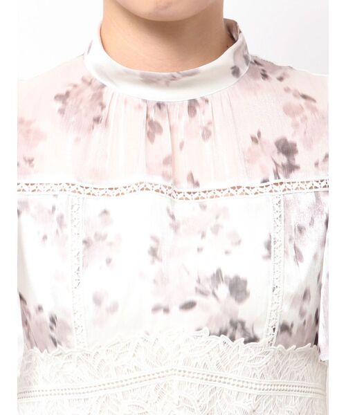 MERCURYDUO(マーキュリーデュオ)の「シャイニープリントレースブロッキングワンピース(ワンピース・レディース・アイボリー/ブルー・MEDIUM/SMALL)」の11枚目の写真