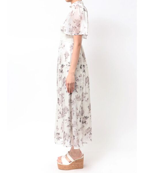 MERCURYDUO(マーキュリーデュオ)の「シャイニープリントレースブロッキングワンピース(ワンピース・レディース・アイボリー/ブルー・MEDIUM/SMALL)」の10枚目の写真