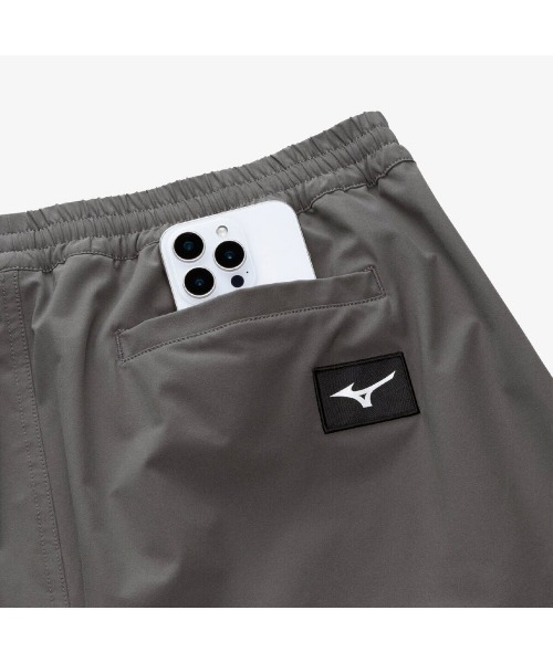 MIZUNO（ミズノ　）の「MIZUNO LOOSE-FIT HALF PANTS（ミズノ ルーズフィットハーフパンツ）（その他パンツ・メンズ・チャコールグレー・X-LARGE/LARGE/MEDIUM）」の10枚目の写真