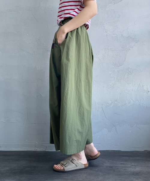 Gramicci（グラミチ）の「[GRAMICCI/グラミチ] ナイロンフレアイージーパンツ（その他パンツ・レディース・オリーブ/ネイビー/ブラック/キャメル・M/S）」の6枚目の写真