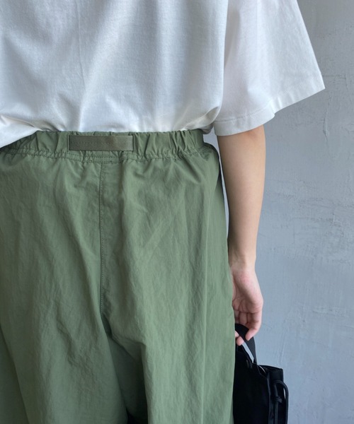 Gramicci（グラミチ）の「[GRAMICCI/グラミチ] ナイロンフレアイージーパンツ（その他パンツ・レディース・オリーブ/ネイビー/ブラック/キャメル・M/S）」の12枚目の写真