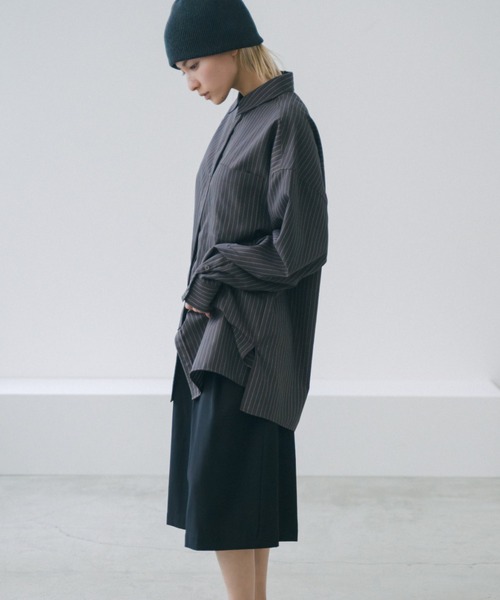 lit(リット)の「Stripe Stitch Over Shirt(シャツ/ブラウス・レディース・グレイッシュベージュ/チャコールグレー・FREE)」の7枚目の写真