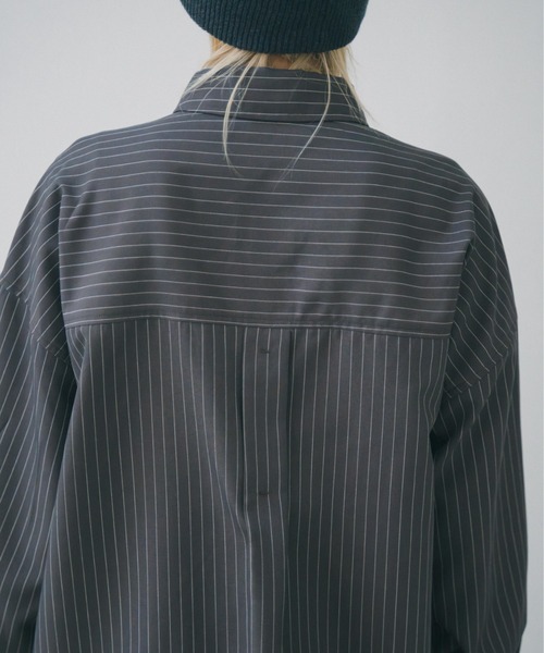 lit(リット)の「Stripe Stitch Over Shirt(シャツ/ブラウス・レディース・グレイッシュベージュ/チャコールグレー・FREE)」の9枚目の写真