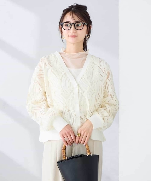 a.v.v(アーヴェヴェ)の「チュール刺繍レースカーディガン(カーディガン/ボレロ・レディース・アイボリー/ブラック・39)」の1枚目の写真
