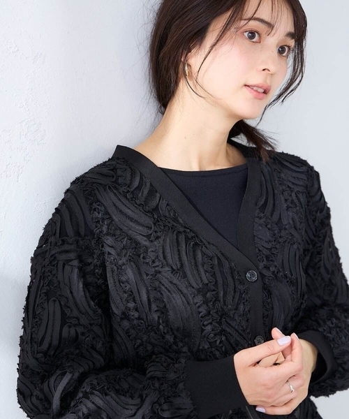a.v.v(アーヴェヴェ)の「チュール刺繍レースカーディガン(カーディガン/ボレロ・レディース・アイボリー/ブラック・39)」の2枚目の写真