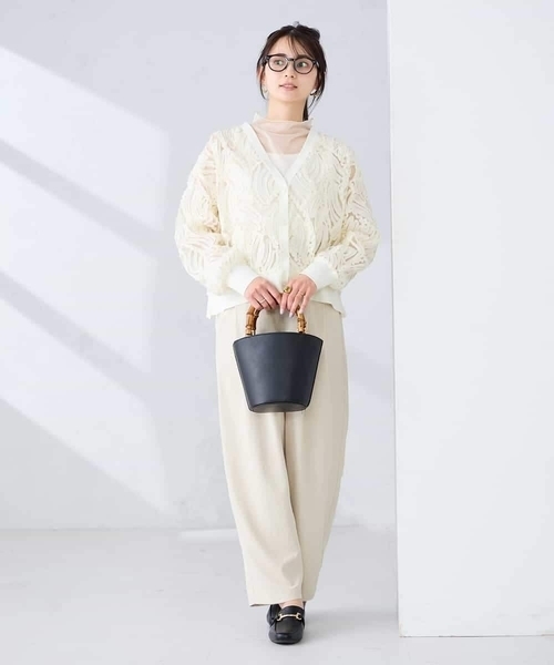 a.v.v(アーヴェヴェ)の「チュール刺繍レースカーディガン(カーディガン/ボレロ・レディース・アイボリー/ブラック・39)」の4枚目の写真