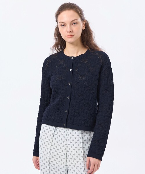 MACKINTOSH PHILOSOPHY（ﾏｯｷﾝﾄｯｼｭ ﾌｨﾛｿﾌｨｰ）の「【LEE4月号/蛯原友里さん着用】ラッケンブースニットカーディガン（カーディガン/ボレロ・レディース・ブルー系その他3/オフホワイト/ダークネイビー・38）」の2枚目の写真