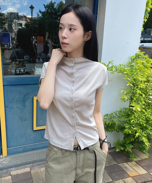 UNE MANSION(ユヌマンション)の「【UNE ORIGINAL】ハーフハイネック3分丈カーディガン(Tシャツ/カットソー・レディース・ブラック/チャコールグレー/ベージュ・SMALL/MEDIUM)」の3枚目の写真