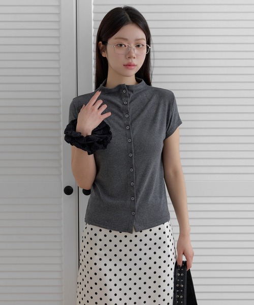 UNE MANSION(ユヌマンション)の「【UNE ORIGINAL】ハーフハイネック3分丈カーディガン(Tシャツ/カットソー・レディース・ブラック/チャコールグレー/ベージュ・SMALL/MEDIUM)」の5枚目の写真