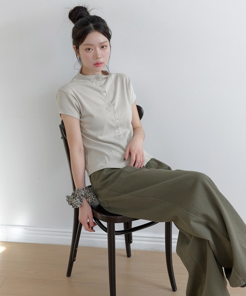 UNE MANSION(ユヌマンション)の「【UNE ORIGINAL】ハーフハイネック3分丈カーディガン(Tシャツ/カットソー・レディース・ブラック/チャコールグレー/ベージュ・SMALL/MEDIUM)」の16枚目の写真
