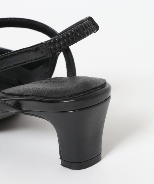 Andemiu（アンデミュウ）の「ポインテッドヒールミュール654747（パンプス・レディース・アイボリー/ブラック・LARGE/MEDIUM）」の10枚目の写真