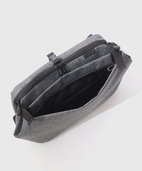Lui's(ルイス)の「RISS ECO YARN JAPAN BK Melange(ショルダーバッグ・メンズ・グレー・FREE)」の3枚目の写真