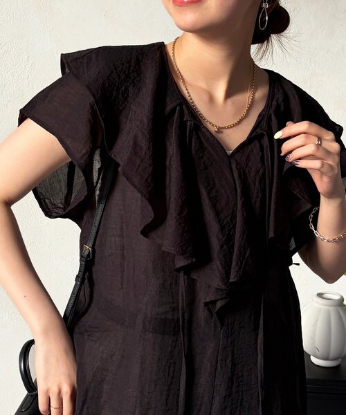 Chez toi(シェトワ)の「ラッフルブラウス(シャツ/ブラウス・レディース・ブラック系その他/オフホワイト/ブラック・FREE)」の2枚目の写真