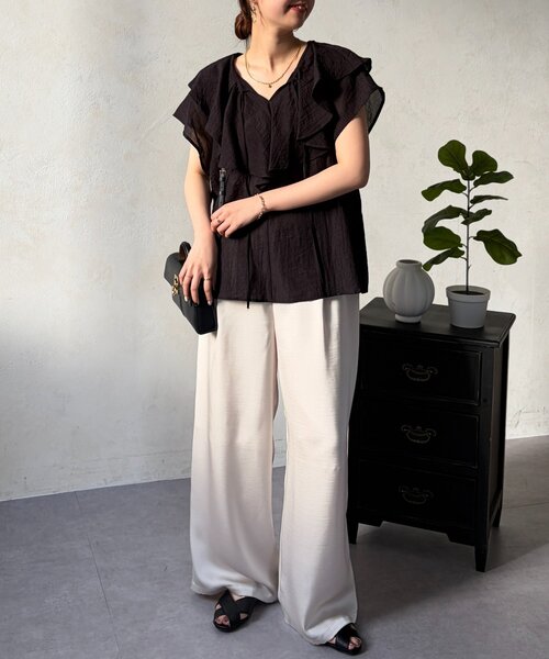 Chez toi(シェトワ)の「ラッフルブラウス(シャツ/ブラウス・レディース・ブラック系その他/オフホワイト/ブラック・FREE)」の17枚目の写真