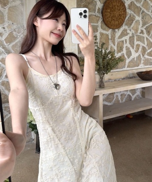 Ritzy(リッツィー)の「レースデザインキャミソールワンピース(ワンピース・レディース・ホワイト・S/M/L/XL)」の13枚目の写真