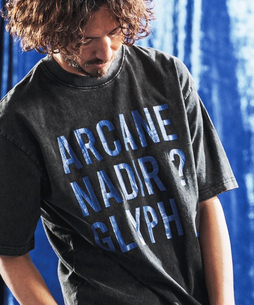 ANGENEHM(アンゲネーム)の「mt10439- Vintage Pigment Logo Printed T-shirt プリントTシャツ(AG06-011scg)(Tシャツ/カットソー・メンズ・ブラック/グリーン/レッド系その他/キナリ・L/M/S)」の2枚目の写真