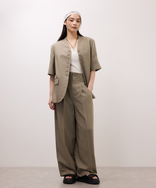 UGG(アグ)の「【UGG(アグ)】W GOLDENGLOW(サンダル・レディース・ブラック/ベージュ・24/23/25)」の12枚目の写真