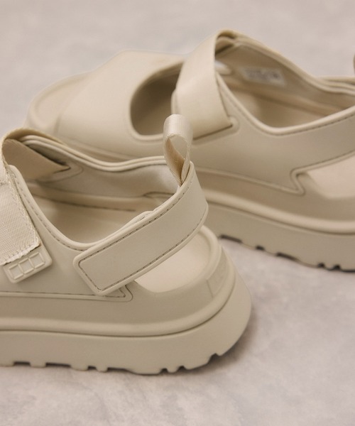 UGG(アグ)の「【UGG(アグ)】W GOLDENGLOW(サンダル・レディース・ブラック/ベージュ・24/23/25)」の16枚目の写真