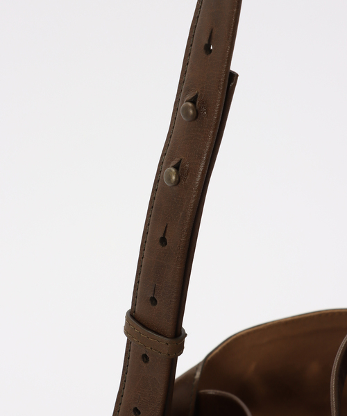 FRAMeWORK(フレームワーク)の「Bea mombaers TUMBLED LEATHER バッグ(ショルダーバッグ・レディース・ブラック/カーキ・FREE)」の4枚目の写真