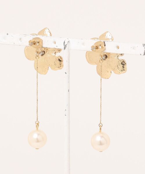 tone(トーン)の「【Le soleil】フラワーモチーフ&スワロフスキーパール ピアス(MA)(ピアス(両耳用)・レディース・ゴールド・FREE)」の3枚目の写真