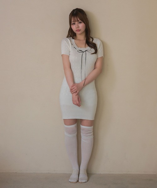 M DOLLY(エムドリー)の「Cable knit elsa ribbon mini dress/ケーブルニットエルサ リボンミニドレス(ワンピース・レディース・ブラック/ホワイト/アイボリー・FREE)」の5枚目の写真