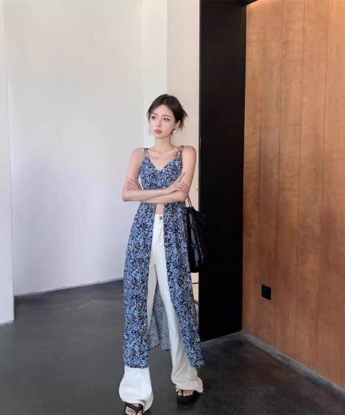 Ritzy(リッツィー)の「花柄 フロントオープン キャミソールワンピース(ワンピース・レディース・ブルー・L/M)」の4枚目の写真