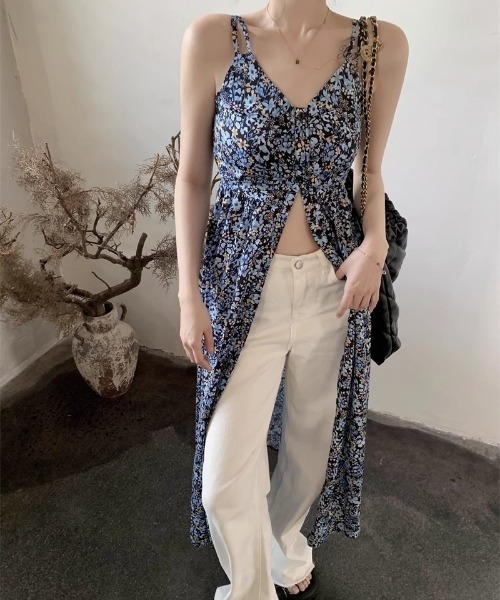 Ritzy(リッツィー)の「花柄 フロントオープン キャミソールワンピース(ワンピース・レディース・ブルー・L/M)」の2枚目の写真