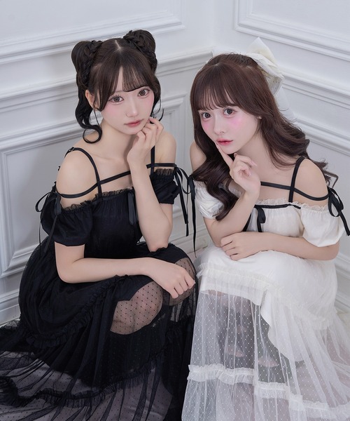 Honey Cinnamon(ハニーシナモン)の「ドットチュールオフショルワンピース(ワンピース・レディース・ブラック/アイボリー・FREE)」の7枚目の写真