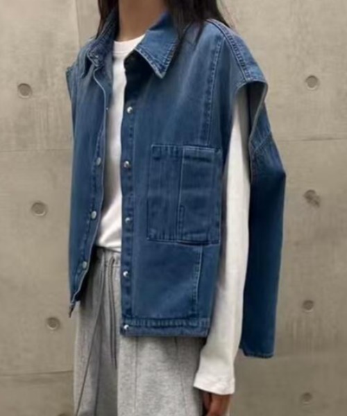semplice(センプリチェ)の「襟付き デニムベスト 前開き ルーズシルエット ショート(デニムジャケット・レディース・ブルー/ブラック・F)」の2枚目の写真