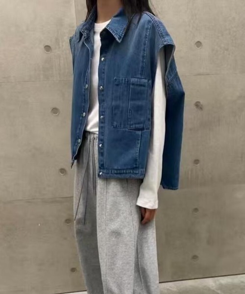 semplice(センプリチェ)の「襟付き デニムベスト 前開き ルーズシルエット ショート(デニムジャケット・レディース・ブルー/ブラック・F)」の5枚目の写真